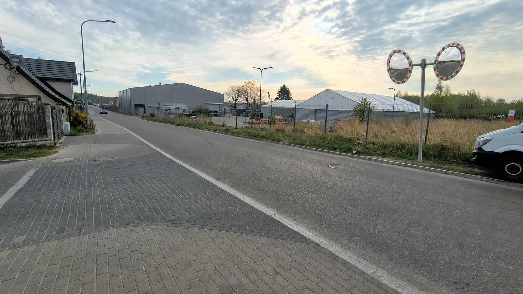 Fotografia z wizualizacją umieszczenia luster na ulicy Żytniej w stronę ulicy Połczyńskiej.