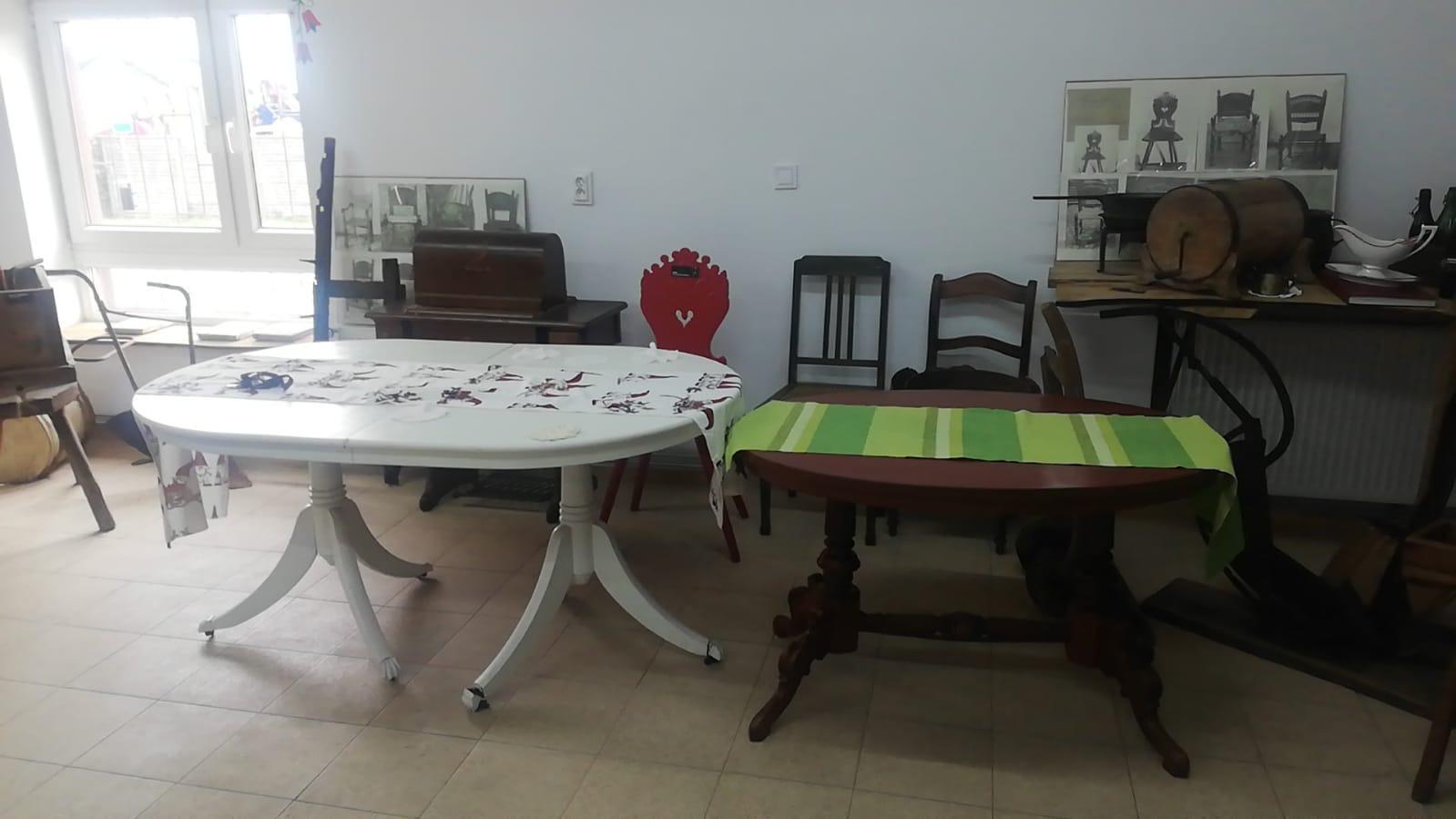 Zdjęcie do projektu Klub Osiedlowy Jamno - kawiarenka osiedlowa w budynku budynku Rady Osiedla. Wyposażenie pomieszczenia do przeniesienia wystawy urządzeń i pamiątek po dawnych mieszkańcach Jamna i Łabusza.